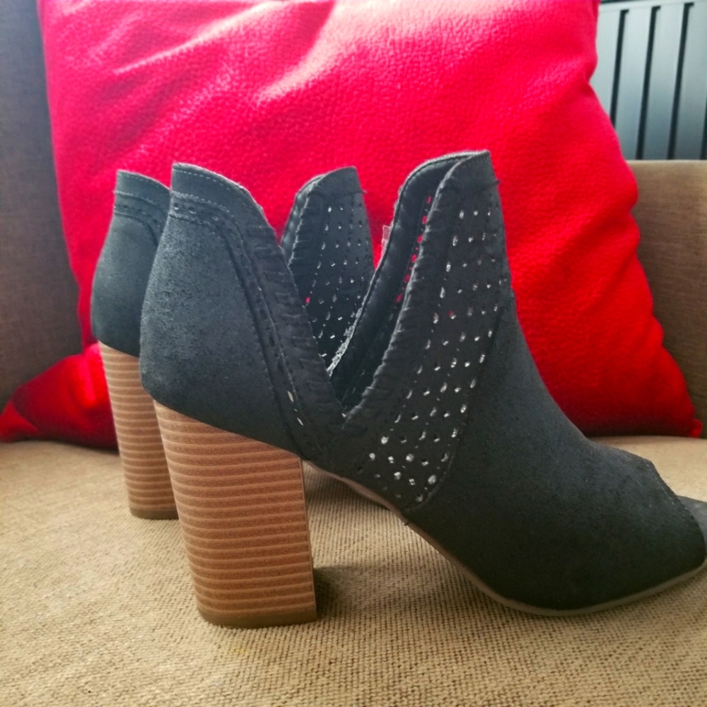 Fergilicious Black Peep Toe Bootie - Sz8.5